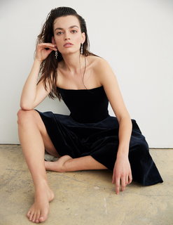 Emma Mackey feet photo thumbnail