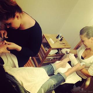 Emma Marrone feet photo thumbnail