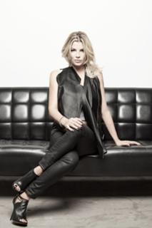Emma Marrone feet photo thumbnail