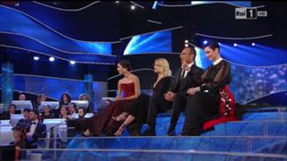 Emma Marrone feet photo thumbnail