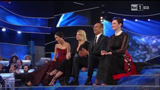 Emma Marrone feet photo thumbnail