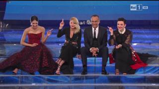 Emma Marrone feet photo thumbnail