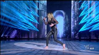 Emma Marrone feet photo thumbnail
