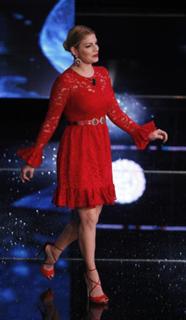 Emma Marrone feet photo thumbnail