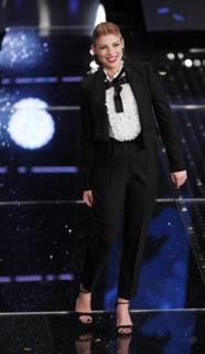 Emma Marrone feet photo thumbnail