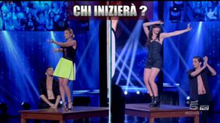 Emma Marrone feet photo thumbnail