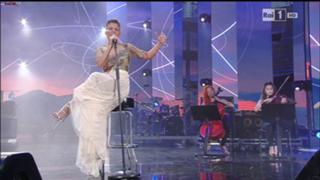 Emma Marrone feet photo thumbnail