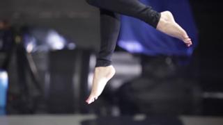 Emma Marrone feet photo thumbnail