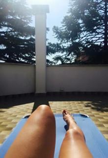 Emma Marrone feet photo thumbnail