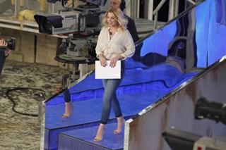 Emma Marrone feet photo thumbnail