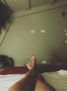 Emma Marrone feet photo thumbnail