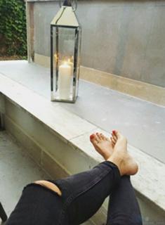 Emma Marrone feet photo thumbnail