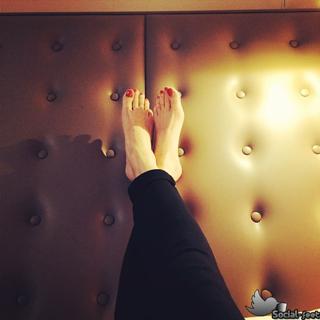 Emma Marrone feet photo thumbnail