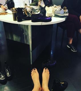 Emma Marrone feet photo thumbnail