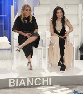 Emma Marrone feet photo thumbnail