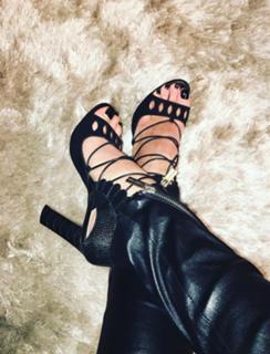 Emma Marrone feet photo thumbnail