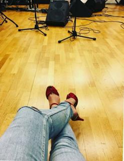 Emma Marrone feet photo thumbnail