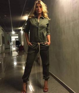 Emma Marrone feet photo thumbnail