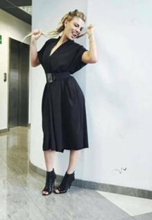 Emma Marrone feet photo thumbnail