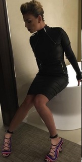 Emma Marrone feet photo thumbnail