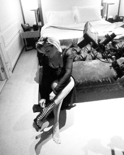 Emma Marrone feet photo thumbnail