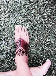 Emma Marrone feet photo thumbnail