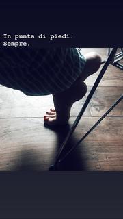 Emma Marrone feet photo thumbnail
