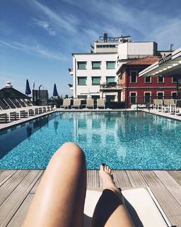 Emma Marrone feet photo thumbnail