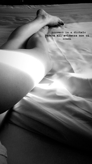 Emma Marrone feet photo thumbnail