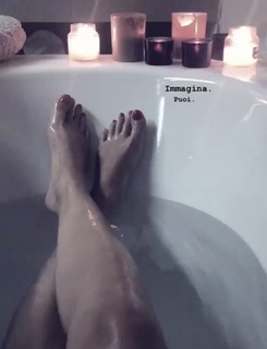 Emma Marrone feet photo thumbnail