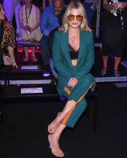 Emma Marrone feet photo thumbnail