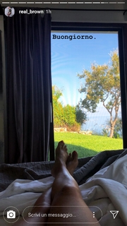 Emma Marrone feet photo thumbnail