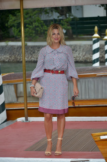 Emma Marrone feet photo thumbnail
