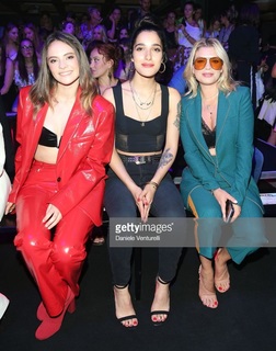 Emma Marrone feet photo thumbnail