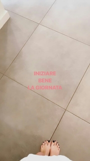 Emma Marrone feet photo thumbnail
