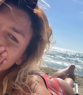 Emma Marrone feet photo thumbnail