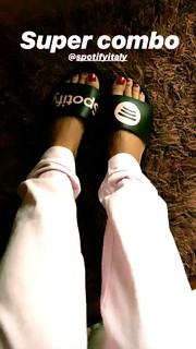 Emma Marrone feet photo thumbnail