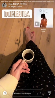 Emma Marrone feet photo thumbnail
