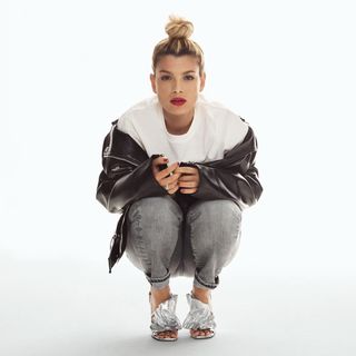 Emma Marrone feet photo thumbnail