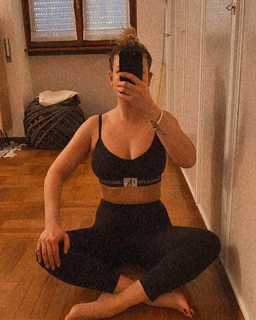 Emma Marrone feet photo thumbnail