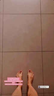 Emma Marrone feet photo thumbnail