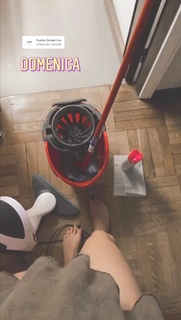 Emma Marrone feet photo thumbnail