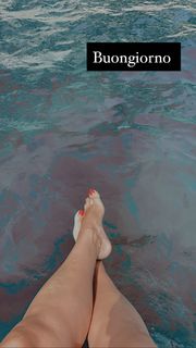 Emma Marrone feet photo thumbnail