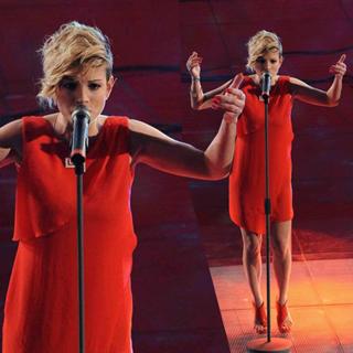Emma Marrone feet photo thumbnail