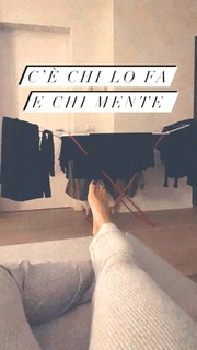 Emma Marrone feet photo thumbnail