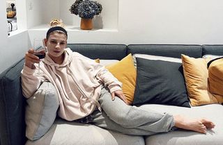Emma Marrone feet photo thumbnail