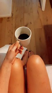 Emma Marrone feet photo thumbnail