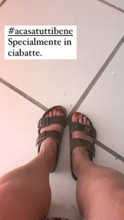 Emma Marrone feet photo thumbnail