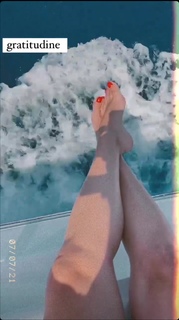 Emma Marrone feet photo thumbnail