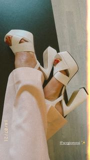 Emma Marrone feet photo thumbnail